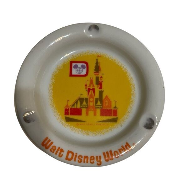 Vintage 80’s Disney Castle Ashtray. No chips. - Picture 2 of 9